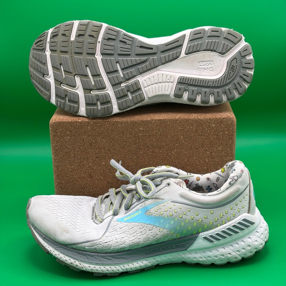 Brooks Adrenaline GTS 21 Running Shoes Womens 8B White Medial Nurse EMT Sneakers